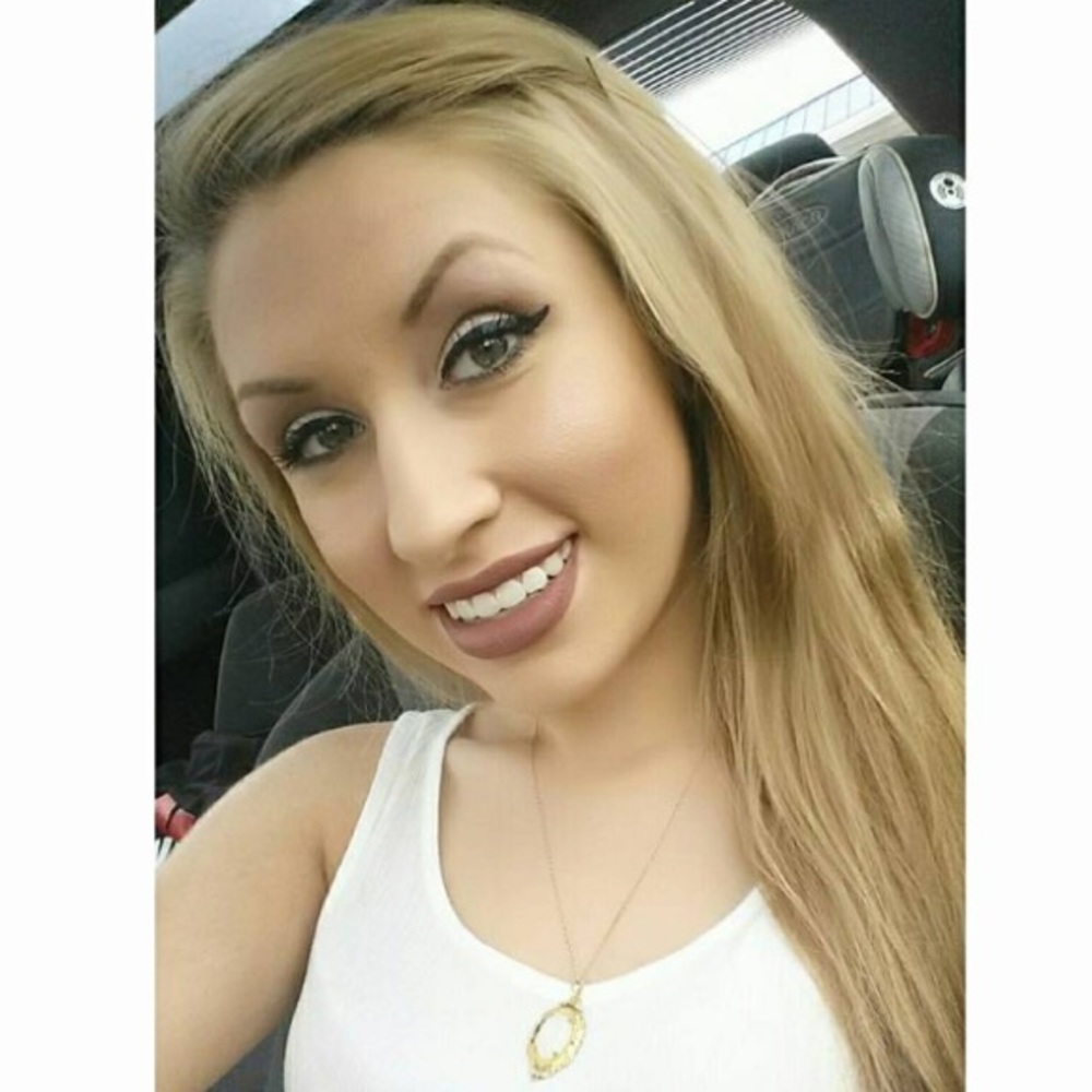 Meet your Posher, Courtney